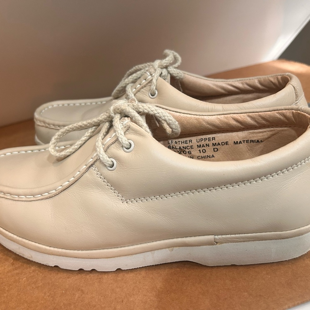 Stuart McGuire Men’s Size 10 Cream Leather Casual Shoes